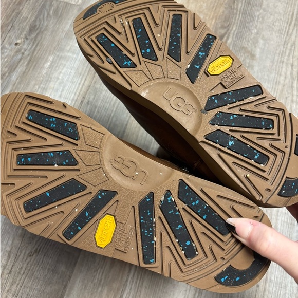 UGG Breida Waterproof Chestnut Boots Fuzzy Lining - Picture 8 of 13